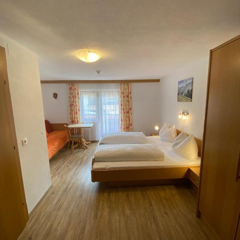 Landhaus Staudacher - Dreibettzimmer - 1
