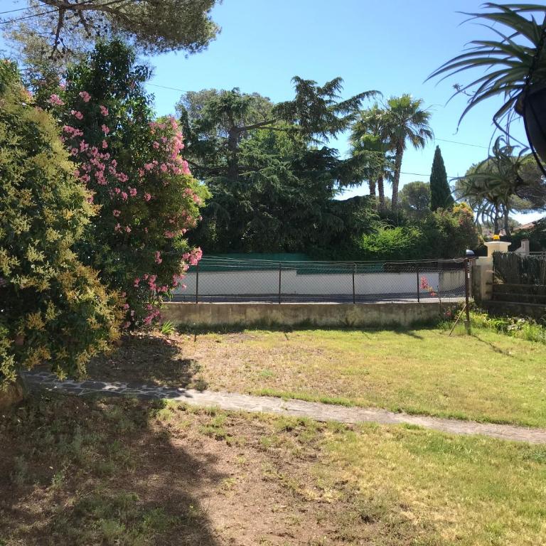 Grand F2 quartier Les Plaines, Boulouris proche mer et port Santa-Lucia - Apartment mit 1 Schlafzimmer - 23