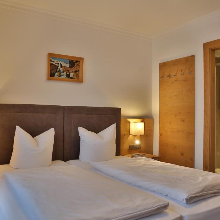 Aparthotel Acksteiner - Doppelzimmer 2 mit Dusche - 4