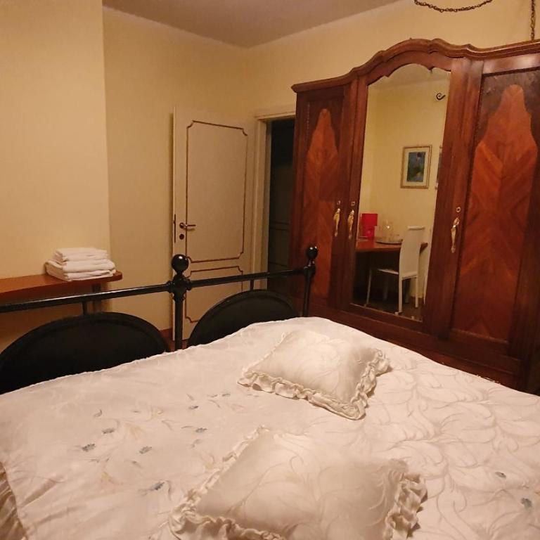 Villa Sargiano - King Room with Spa Bath - 5