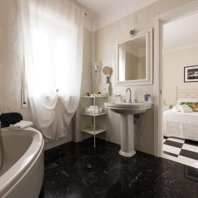Residenza Il Sole - Camera Matrimoniale con Vasca Idromassaggio - 11