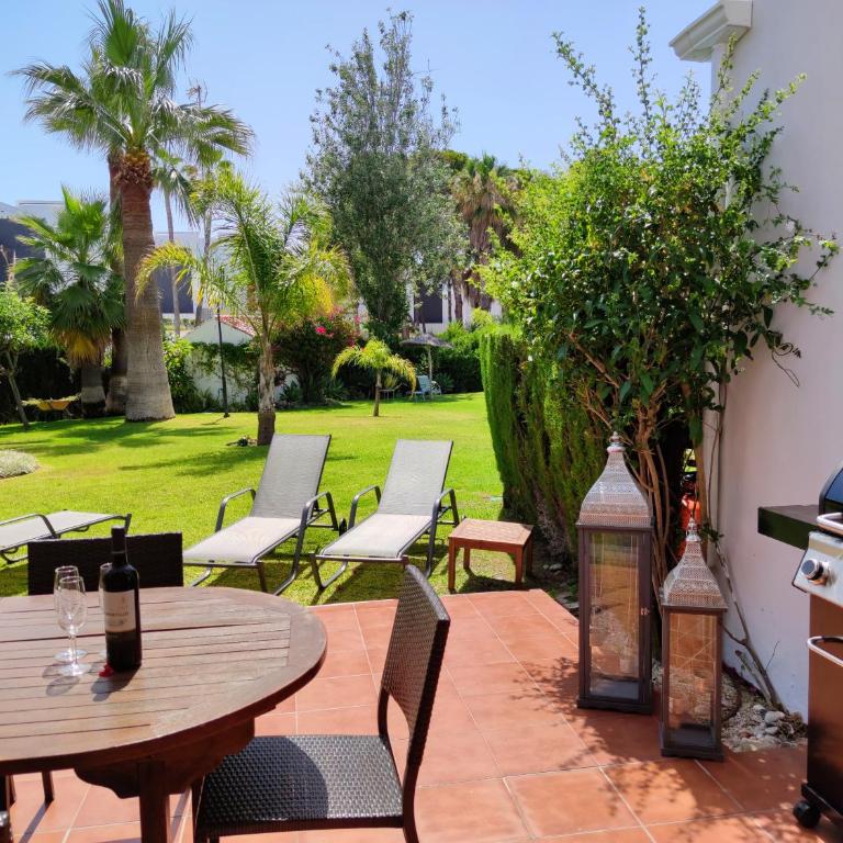 Spacious Beachfront Town House in Estepona with Fully Equipped Kitchen, Pools, Garden, Sea View - Casa de 3 dormitorios - 16