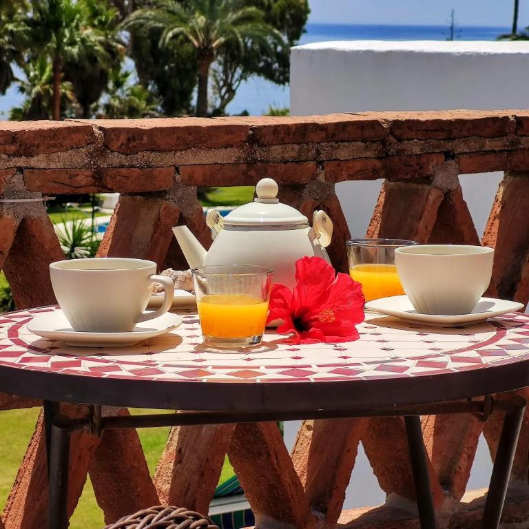 Spacious Beachfront Town House in Estepona with Fully Equipped Kitchen, Pools, Garden, Sea View - Casa de 3 dormitorios - 6