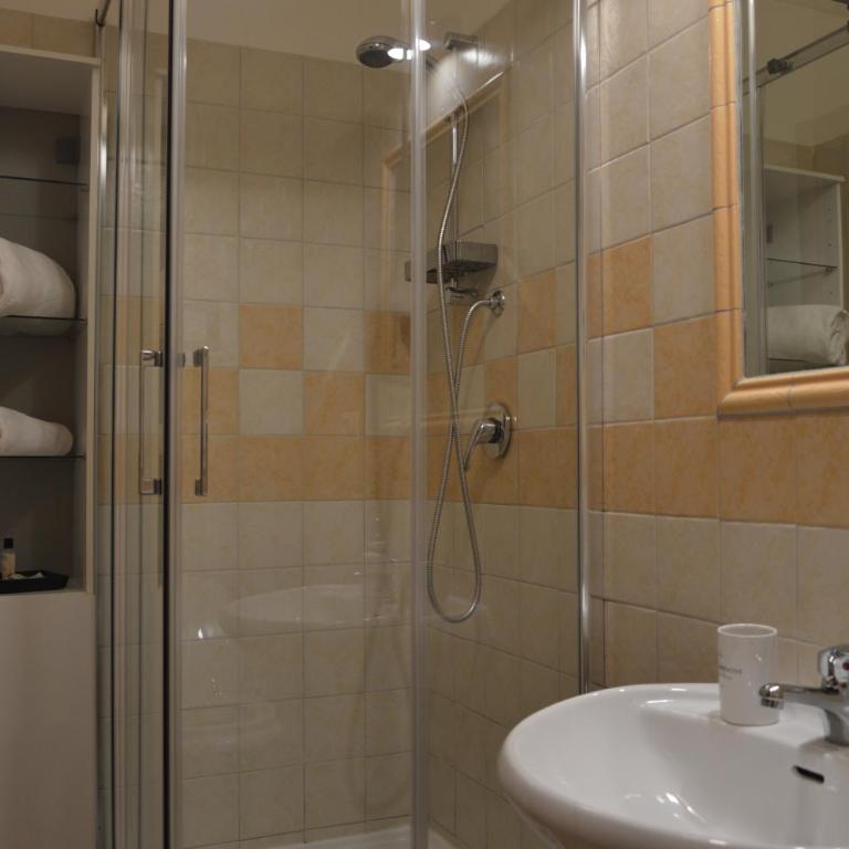 Nobilcasa Suites - Camera Matrimoniale Deluxe con Bagno Interno Privato - 8