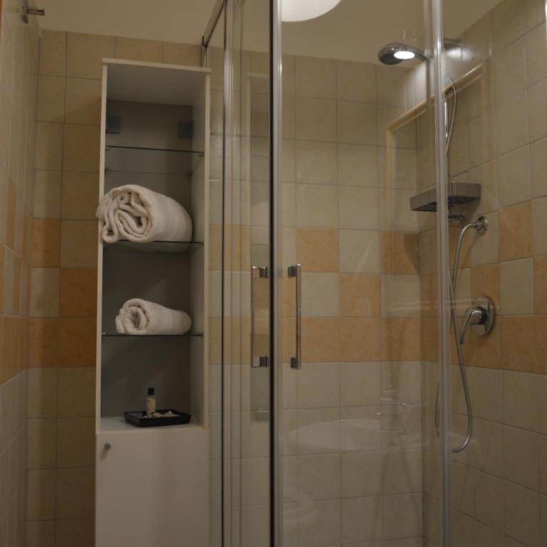 Nobilcasa Suites - Camera Matrimoniale Deluxe con Bagno Interno Privato - 9