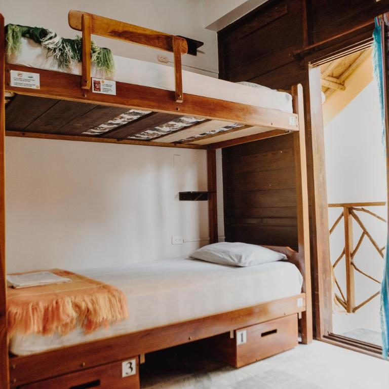 Esperanto Bed & Breakfast Surf Hostel - Habitación Compartida Mixta - 4 camas - 2