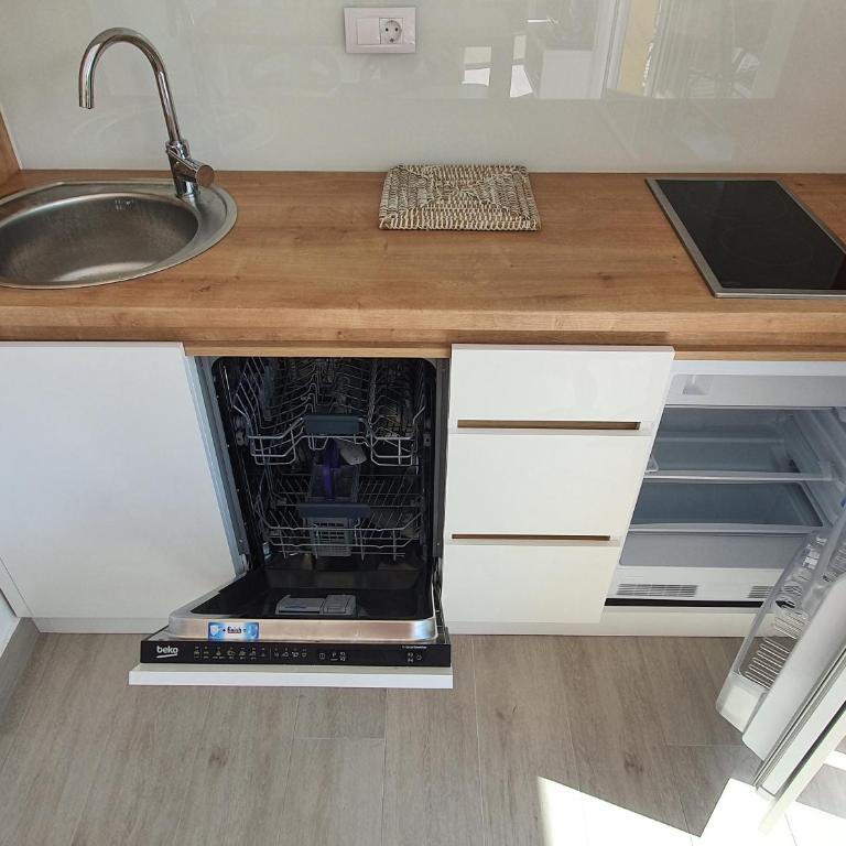 Viola lux apartments - Studio with Balcony - 13