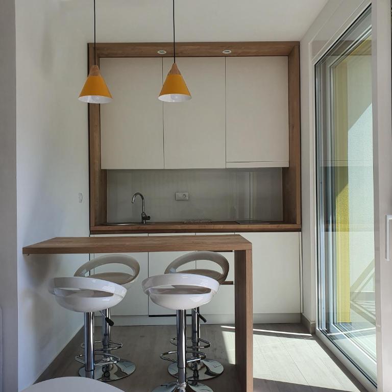 Viola lux apartments - Studio with Balcony - 12