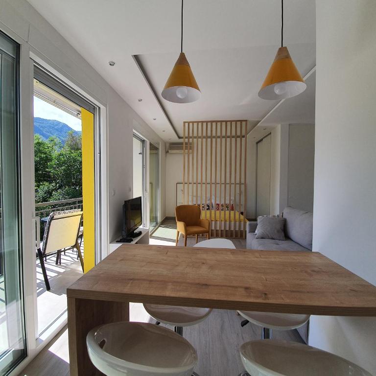 Viola lux apartments - Studio with Balcony - 5
