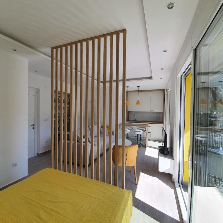 Viola lux apartments - Studio with Balcony - 9