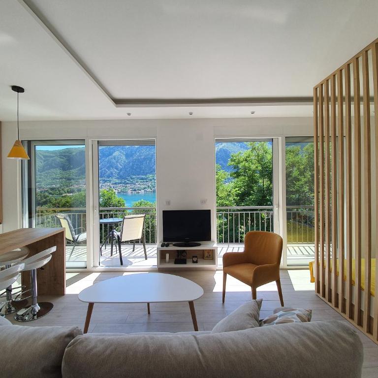 Viola lux apartments - Studio with Balcony - 1