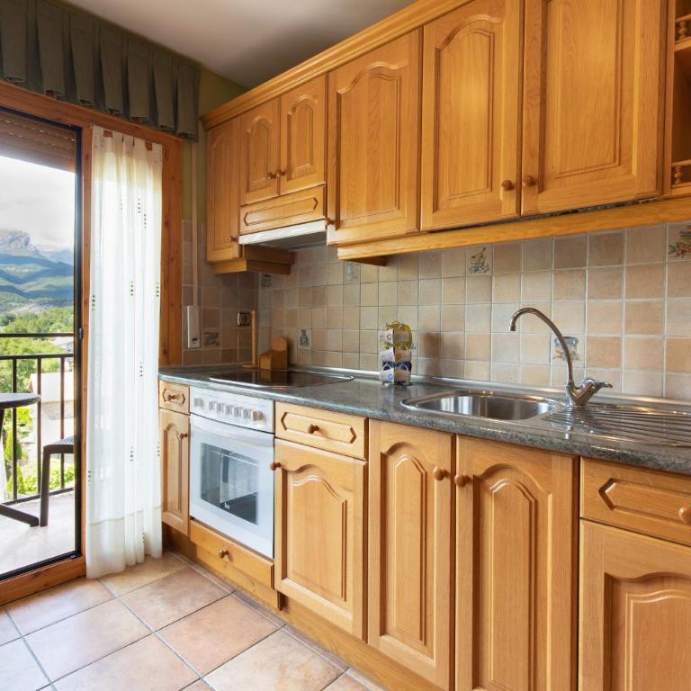 Apartamentos Cinca - Two-Bedroom Apartment (4 Adults) - 5