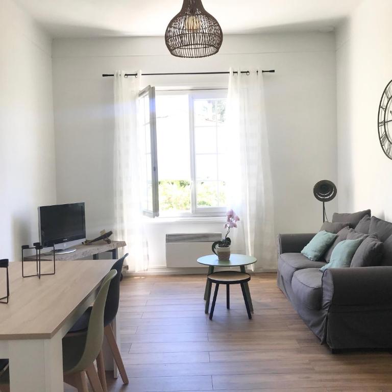 Grand F2 quartier Les Plaines, Boulouris proche mer et port Santa-Lucia - Apartment mit 1 Schlafzimmer - 6
