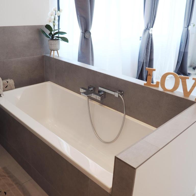 Casa Lou, architect villa with heated pool at Begur, 470m2 - Villa con piscina privada - 30