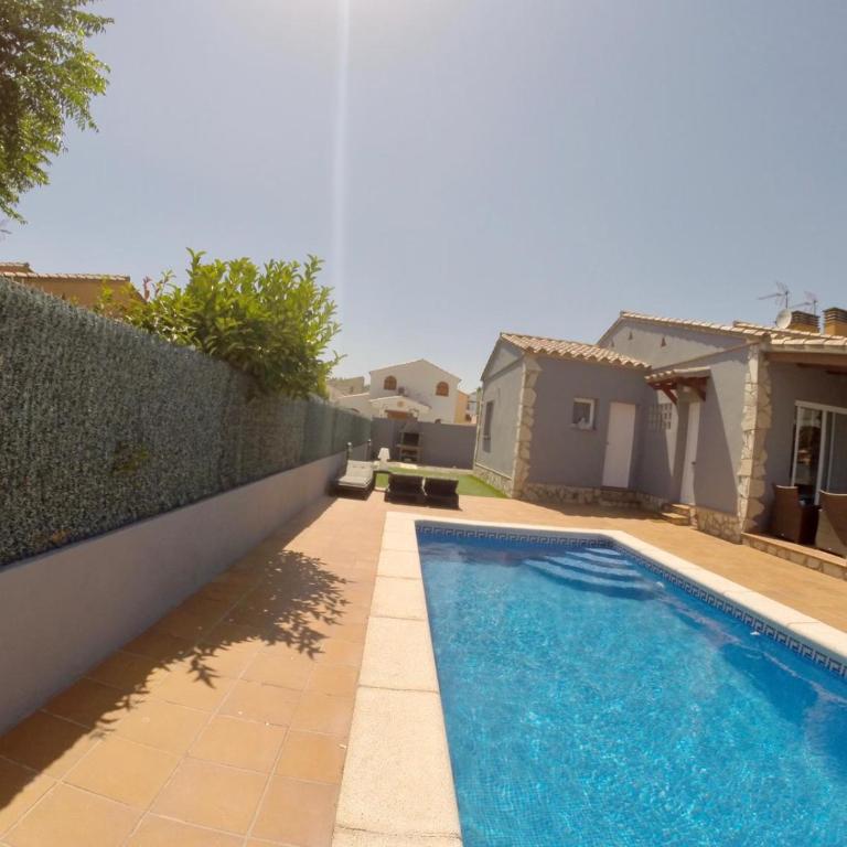 Casa en L Escala con piscina y WIFI free - Casa de 4 dormitorios - 16