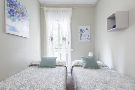 Camp Nou , Fira Barcelona Apartment - Three-Bedroom Apartment - 6