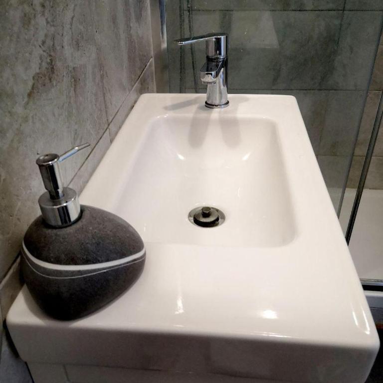 CAMERA e BAGNO PRIVATO a 3 minuti dalla Stazione - Doppelzimmer - 6