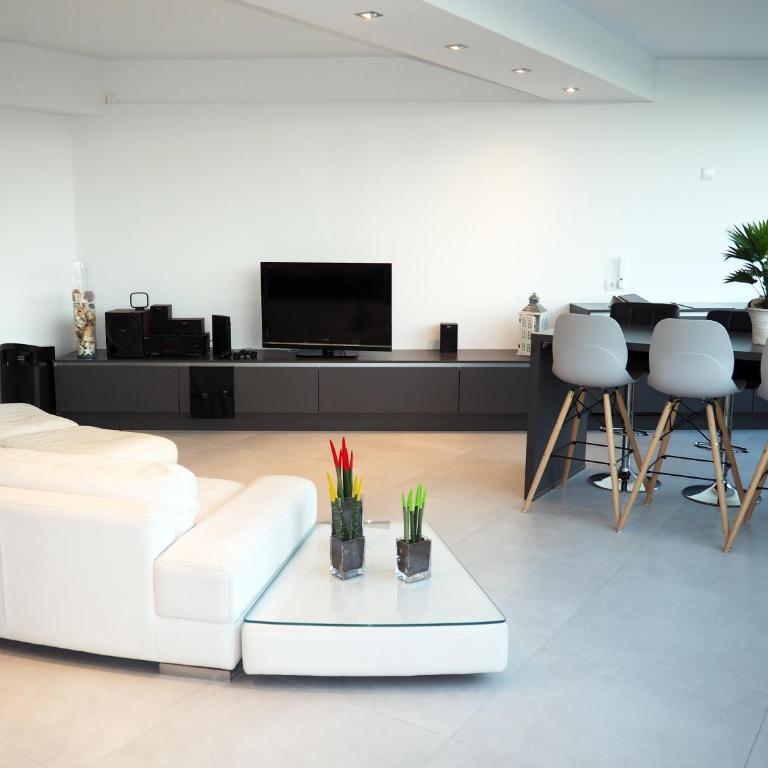 Casa Lou, architect villa with heated pool at Begur, 470m2 - Villa con piscina privada - 45