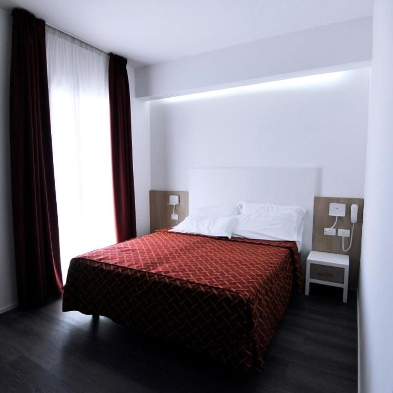 Hotel Marzia Holiday Queen - Camera Matrimoniale con Balcone e Vista Mare - 4