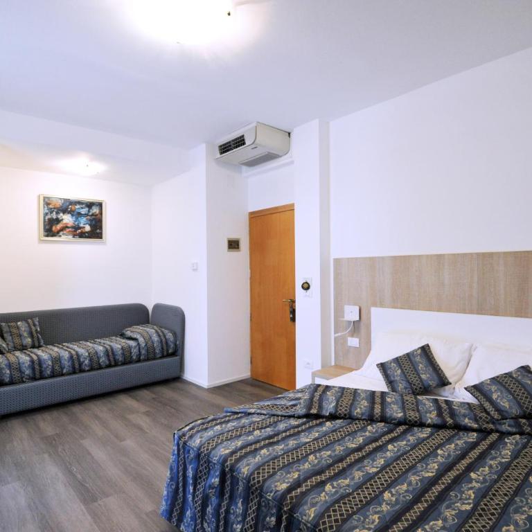 Hotel Marzia Holiday Queen - Camera Tripla con Balcone - 2