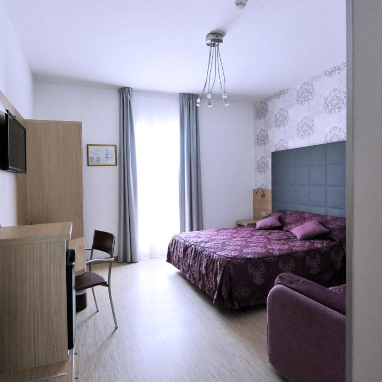 Hotel Marzia Holiday Queen - Camera Tripla Superior con Vista Mare - 1