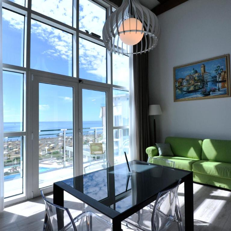 Hotel Marzia Holiday Queen - Suite con Balcone e Vista Mare - 1
