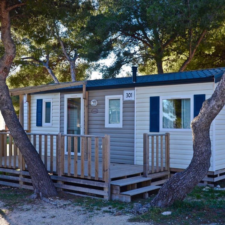 Martigues, Camping de l'Arquet **** - Mobile Home 2 Chambres - 1