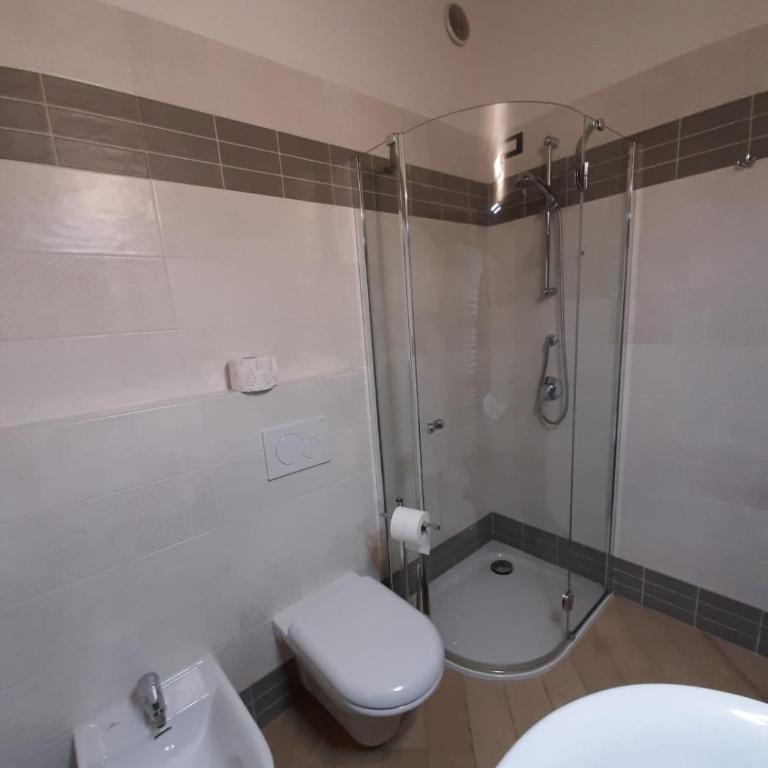 BMP APARTMENT DELUXE 1 JACUZZI RISCALDATA PRIVATA vista Lago di Garda - Appartamento con 3 Camere da Letto - 8