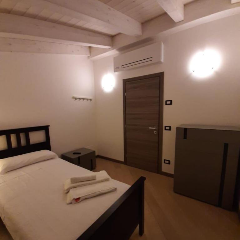 BMP APARTMENT DELUXE 1 JACUZZI RISCALDATA PRIVATA vista Lago di Garda - Appartamento con 3 Camere da Letto - 9