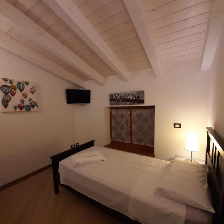 BMP APARTMENT DELUXE 1 JACUZZI RISCALDATA PRIVATA vista Lago di Garda - Appartamento con 3 Camere da Letto - 10