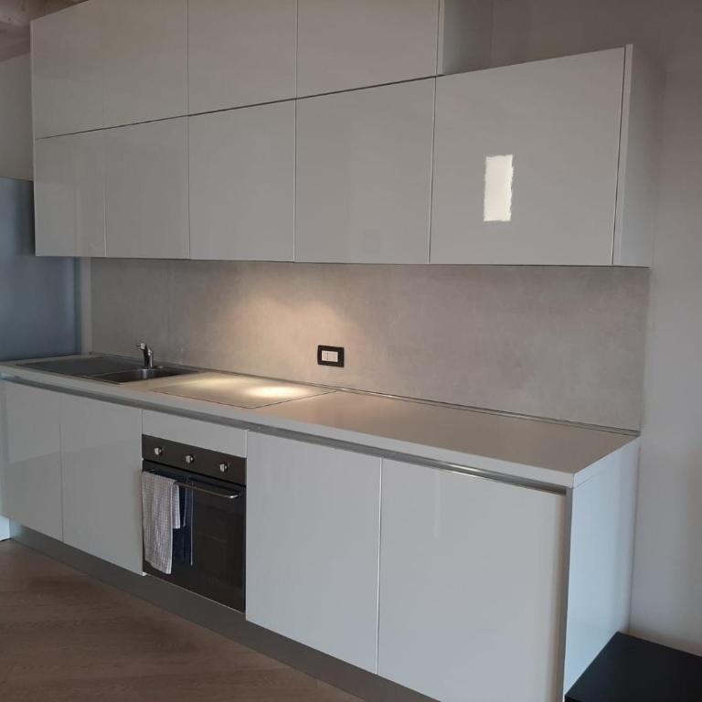 BMP APARTMENT DELUXE 1 JACUZZI RISCALDATA PRIVATA vista Lago di Garda - Appartamento con 3 Camere da Letto - 12