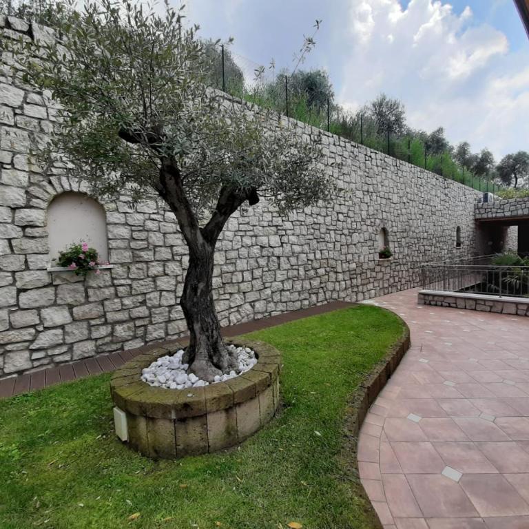BMP APARTMENT DELUXE 1 JACUZZI RISCALDATA PRIVATA vista Lago di Garda - Appartamento con 3 Camere da Letto - 21