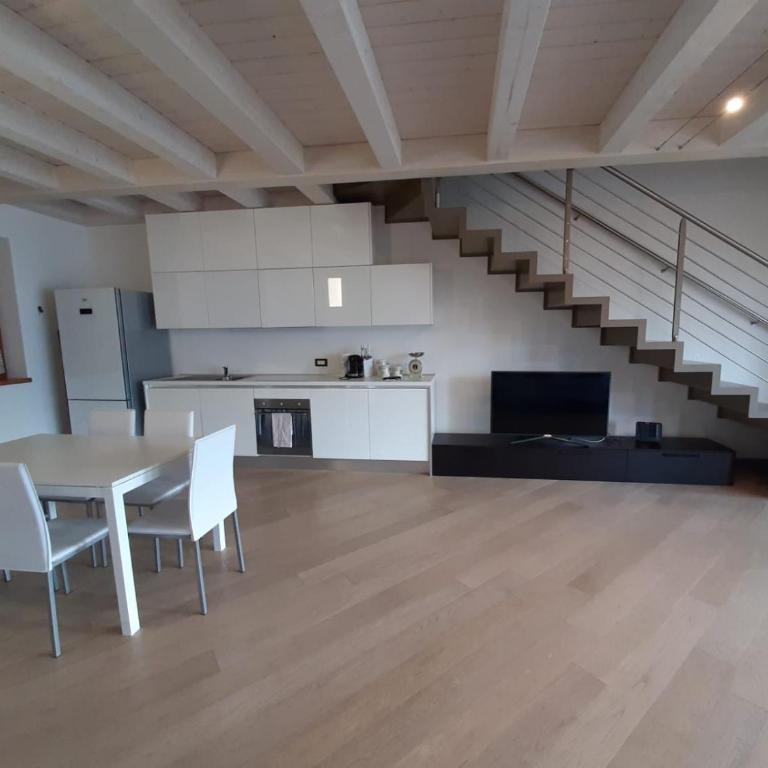 BMP APARTMENT DELUXE 1 JACUZZI RISCALDATA PRIVATA vista Lago di Garda - Appartamento con 3 Camere da Letto - 23