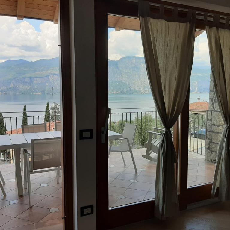 BMP APARTMENT DELUXE 1 JACUZZI RISCALDATA PRIVATA vista Lago di Garda - Appartamento con 3 Camere da Letto - 34