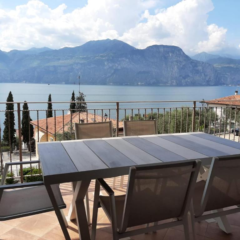 BMP APARTMENT DELUXE 1 JACUZZI RISCALDATA PRIVATA vista Lago di Garda - Appartamento con 3 Camere da Letto - 39