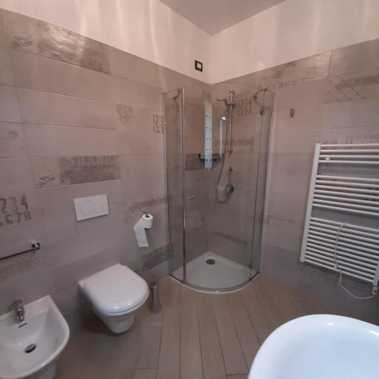 BMP APARTMENT DELUXE 2 JACUZZI RISCALDATA PRIVATA vista Lago di Garda - Apartment mit 2 Schlafzimmern - 3