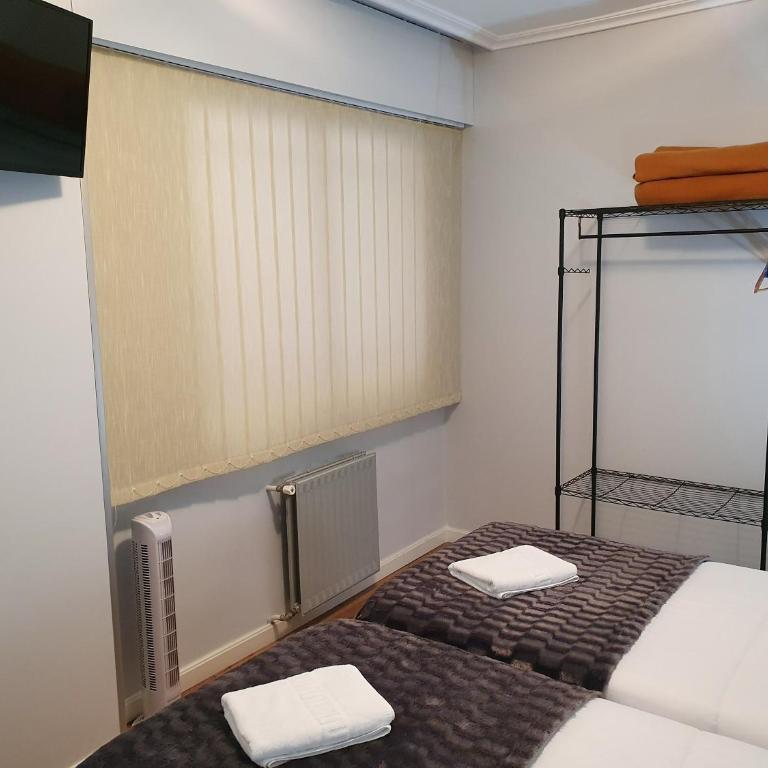 Pensión El Espolón - Habitación Doble con baño compartido - 2 camas - 5
