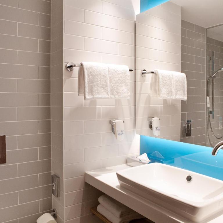 Holiday Inn Express Munich - Olympiapark by IHG - Standard Zimmer mit Queensize-Bett - 5