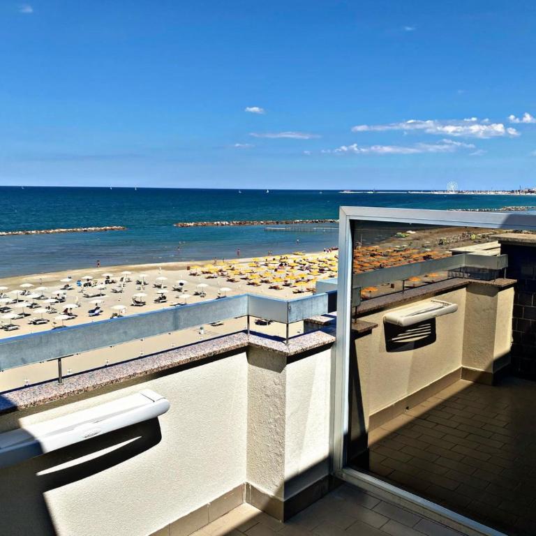 Hotel Adriatica sul Mare - Camera Tripla Standard - 3