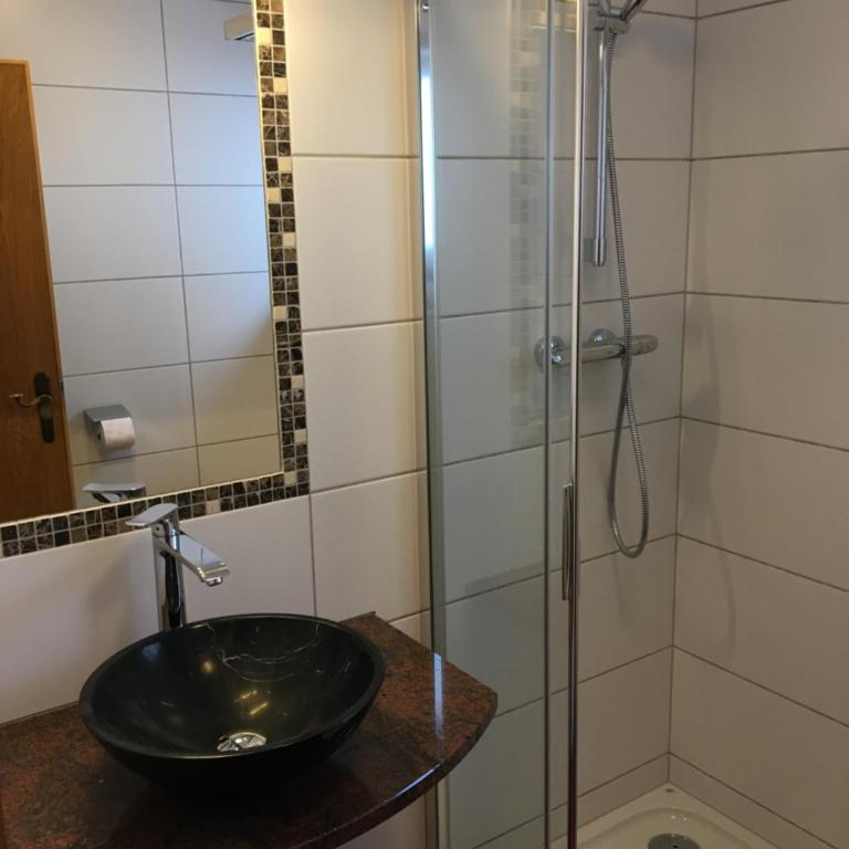 Alm-Apartments - Apartment mit 2 Schlafzimmern und Terrasse - 3