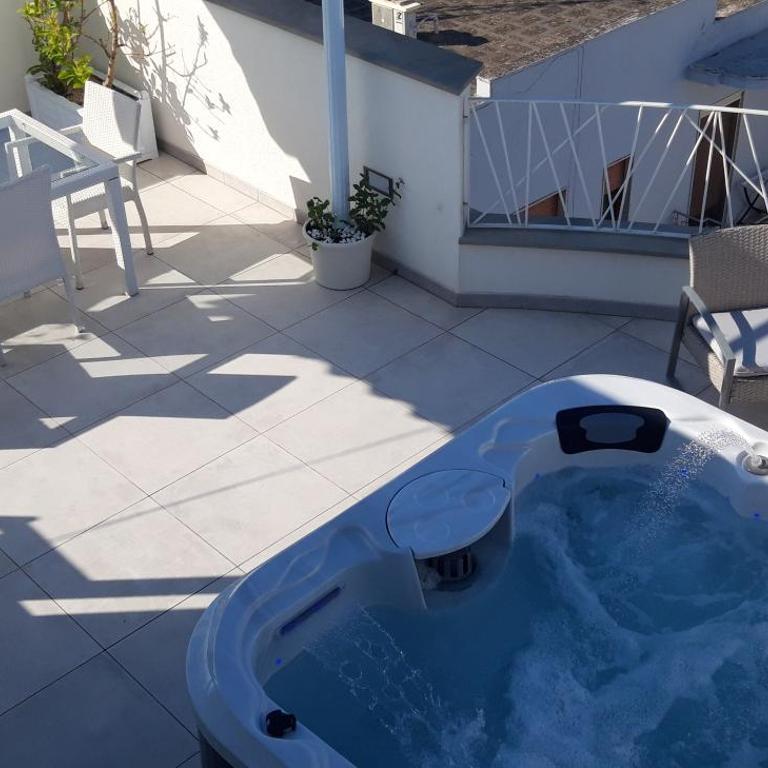 Appartamenti porta mare - Appartamento con 2 Camere da Letto, Terrazza e Vista Mare - 10