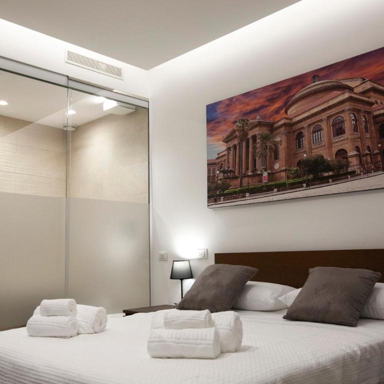 Suites Central Station - Double Room with Balcony - 7