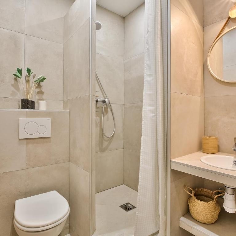 New Stunning 4 Bdrs Apt, With AC – Le Marais - Apartment - 10