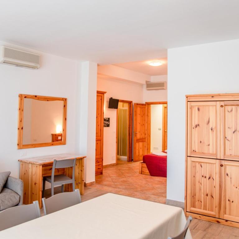 Camere da Mirella - Camera Familiare con Balcone - 2
