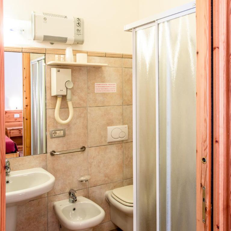 Camere da Mirella - Camera Familiare con Balcone - 4
