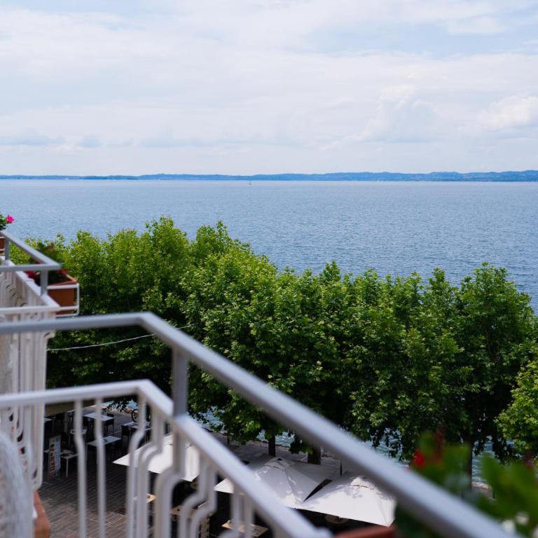 Hotel Conca D'Oro ***S - Camera Matrimoniale/Doppia con Letti Singoli con Balcone e Vista Lago - 8