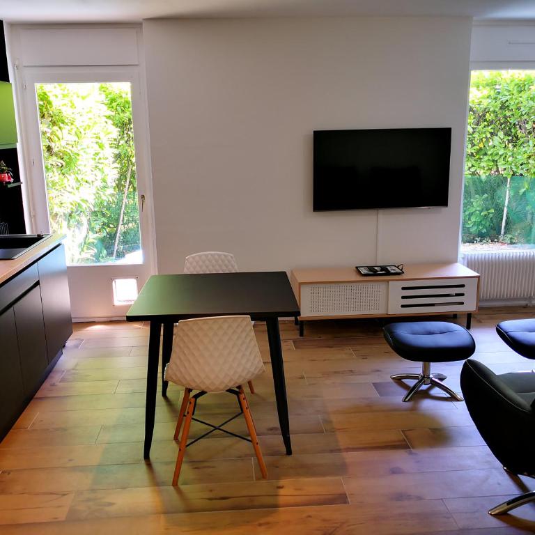 Studio moderne,parking,piscine,tennis,terrasse. - Apartamento de 1 dormitorio - 2