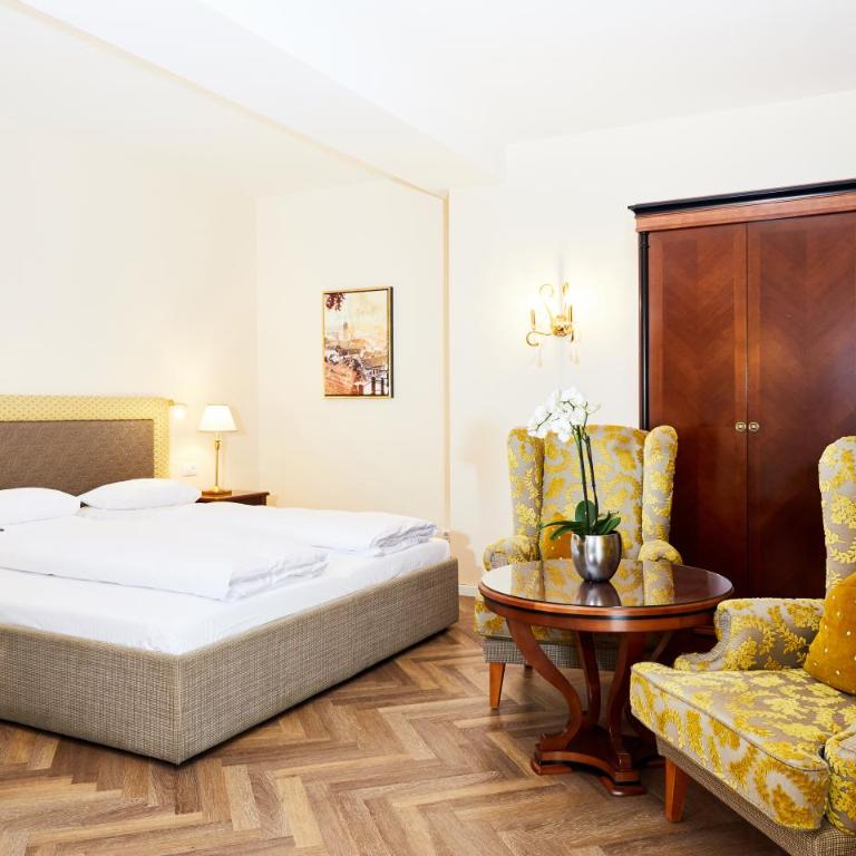 Parkhotel Graz - Traditional Luxury - Deluxe Doppelzimmer mit Blick auf den Innenhof - 1