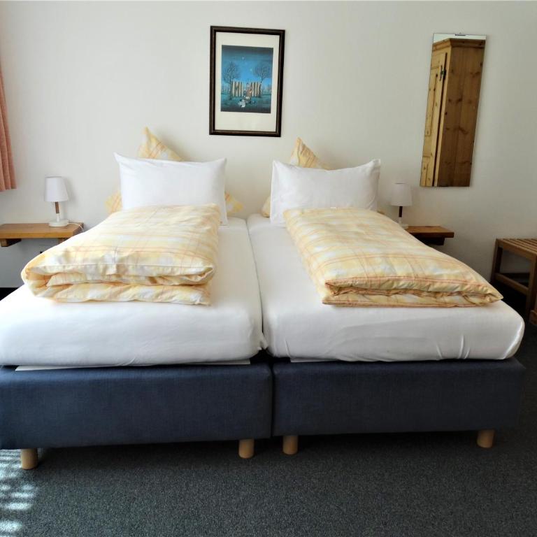 Hotel Bündnerhof - Doppelzimmer mit Gemeinschaftsbad - 4