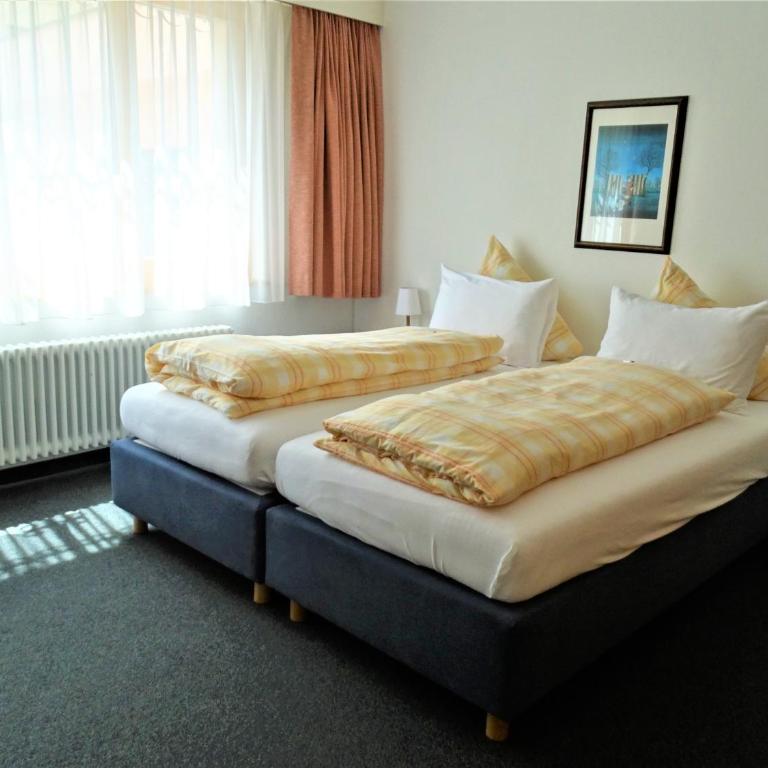 Hotel Bündnerhof - Doppelzimmer mit Gemeinschaftsbad - 1